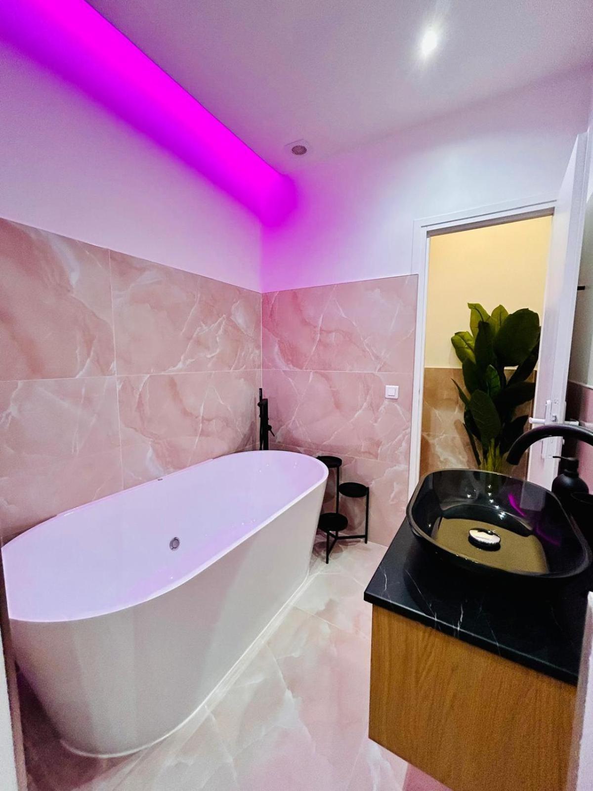 Intimate Escape - Seaside - Spa Bath - Wifi - Ac Nizza Esterno foto